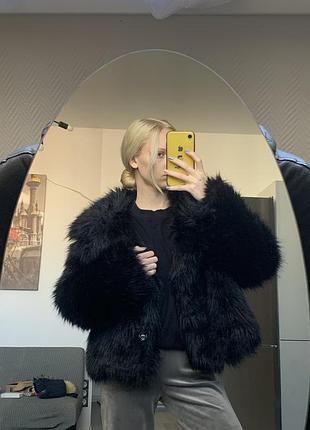 Чорна шуба prettylittlething
