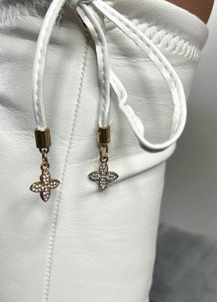 Белые ботфорты