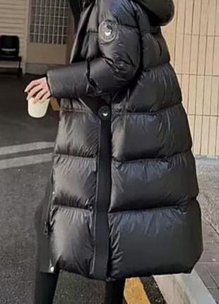 Пуховик женский глянцевый с капюшоном удлиненный