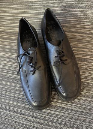 Жіночі осінні туфлі