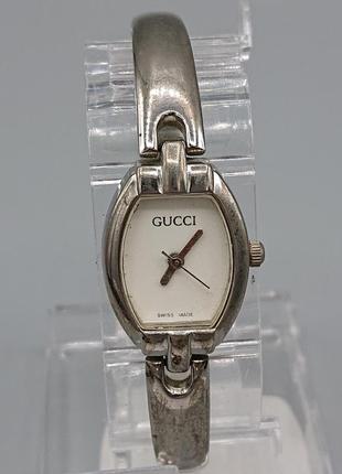 Вінтажний кварцовий жіночий годинник з написом gucci