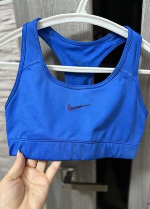 Спортивные топы nike