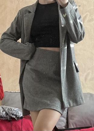 Костю ( спідниця + піджак)