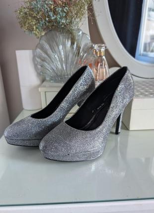 Праздничные серебристые туфли 39 размера