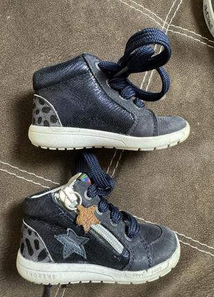 Ботинки полуботинки 22