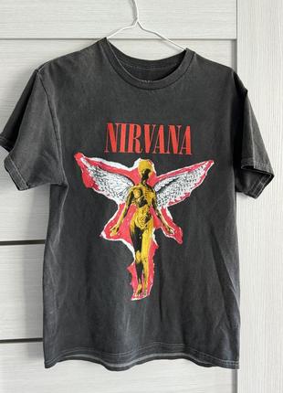 Трендовая темно-серая футболка nirvana