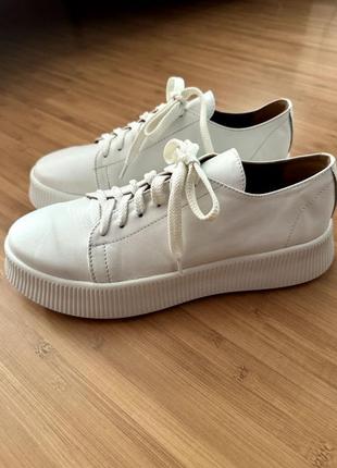 Белые кожаные кеды 40 размер
