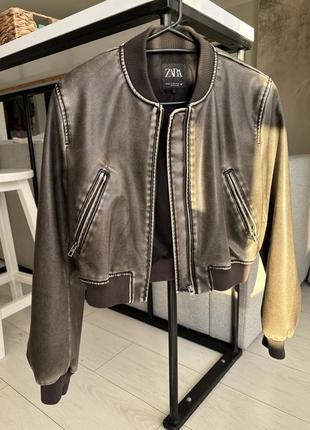 Кожаная куртка бомбер zara