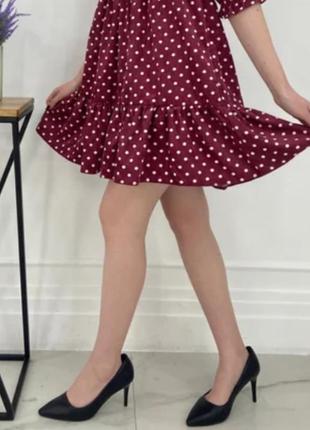 Короткое платье в горошек