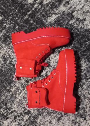 Жіночі стильні замшеві черевики прошиті на блискавці та шнурівці демі.