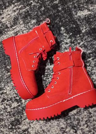 Жіночі стильні замшеві черевики прошиті на блискавці та шнурівці демі.