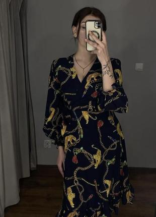 Сукня з принтом на запах