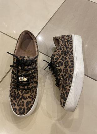 Сникерсы бренда dasia натур.кожа р.39фирмовые