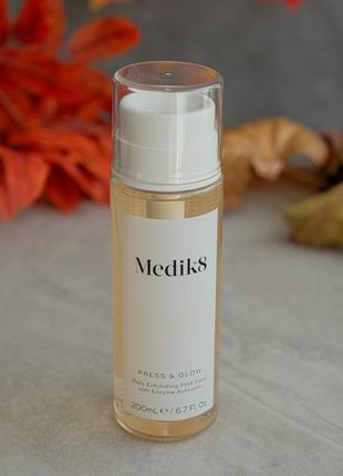 Тоник для лица medik8 press & glow daily exfoliating pha tonic with enzyme activator