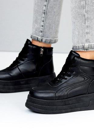 Комфортні чорні жіночі кросівки на платформі танкетці зимові теплі на хутрі еко-шкіра зима