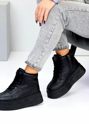 Комфортні чорні жіночі кросівки на платформі танкетці зимові теплі на хутрі еко-шкіра зима