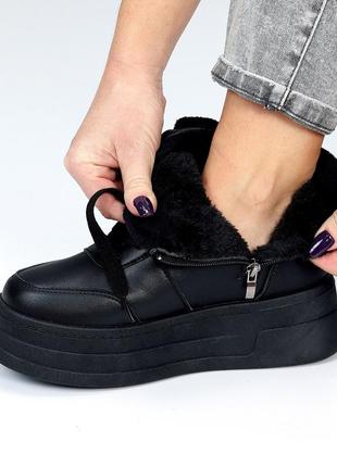 Комфортні чорні жіночі кросівки на платформі танкетці зимові теплі на хутрі еко-шкіра зима