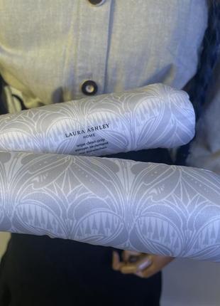 Вішаки тримачі для одягу від laura ashley