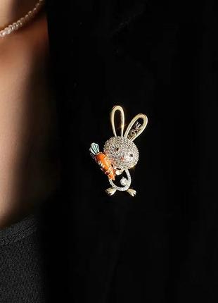 Брошь зайчик, брошка зайка с морковкой, булавка, аксессуары бижутерия на подарок