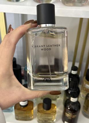 Парфумована вода vibrant leather wood 100 мл