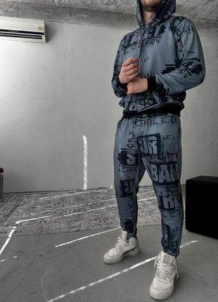 Спортивный костюм