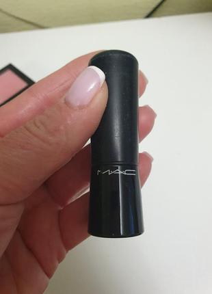 Розовая помада mac
