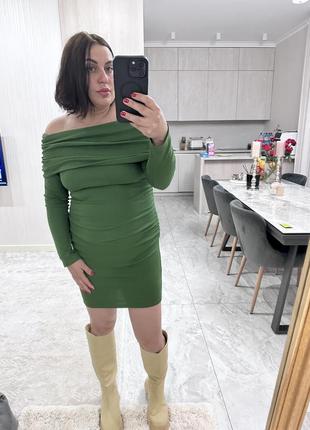 Трикотажные платья с открытыми плечами zara