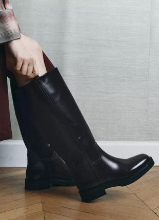 Чоботи в жокейському стилі на низькому ходу