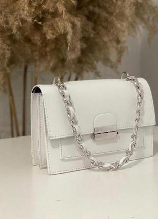Біла жіноча сумочка