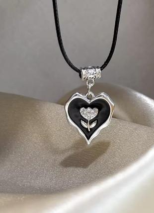 Шнурок з кулоном серце квітка