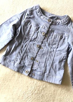 Джинсовка небесного кольору