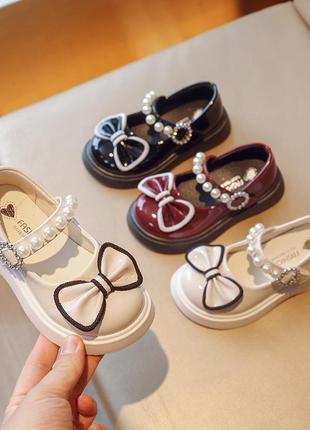 Лакированные туфли для девочек necklace1 фото
