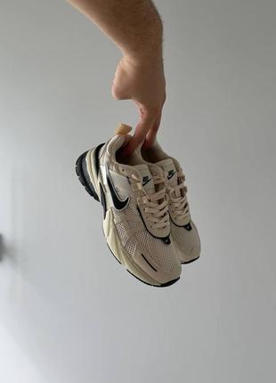 Женские кроссовки nike v2k runtek beige.8 фото