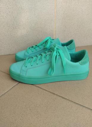 Кеди adidas.