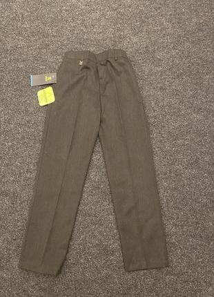 Брюки школьные классические серые. новые на 11-12 лет