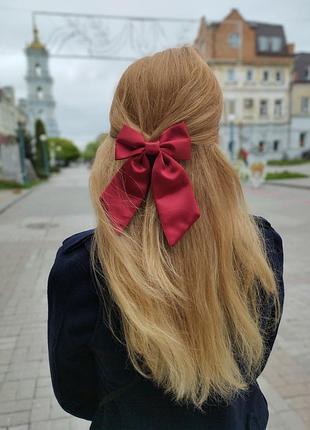 Бант на заколке красный атласный