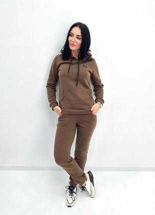 Женский спортивный костюм