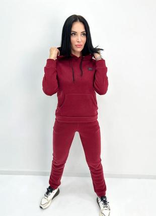 Женский спортивный костюм