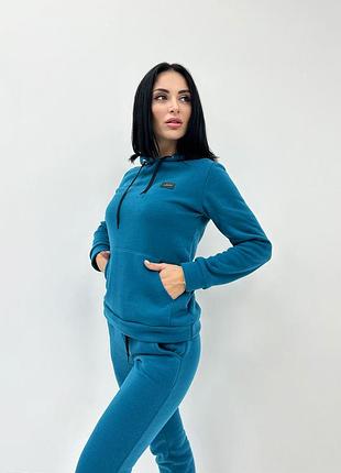 Женский спортивный костюм