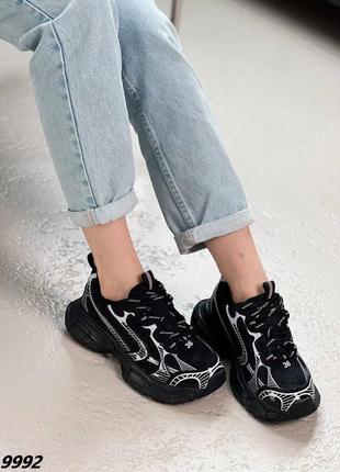 Стильні чорні жіночі кросівки3 фото
