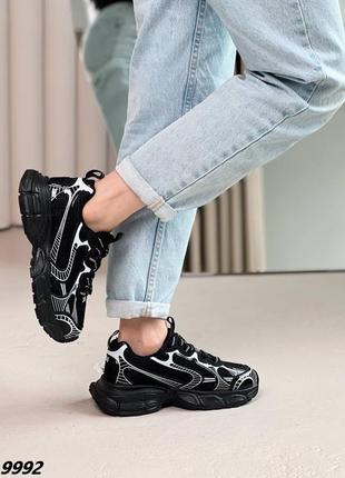 Стильні чорні жіночі кросівки6 фото