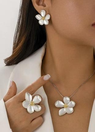 Подвеска с цветочком, подвеска с большим цветком, колье с цветком, ожерелье, украшение, кулон