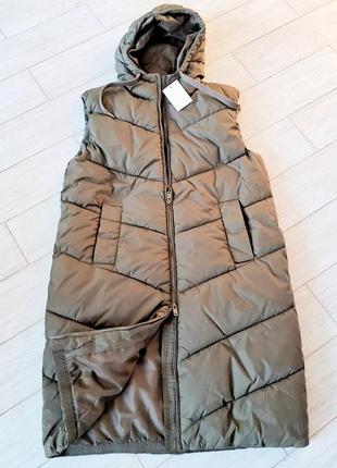 Удлиненная безрукавка с утеплителем