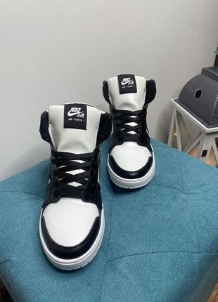 Шкіряні кросівки зимові nike jordan white black зимние кросовки на меху найк джордан из натуральной кожи белые с чёрным6 фото