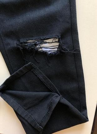 Джинсы boohoo бохо черные с разрезами с дырками на коленях с высокой посадкой талией7 фото