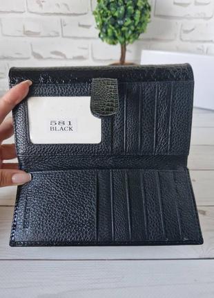 Женский кожаный лаковый черный кошелек с дополнительной визитницей vermari