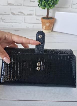 Женский кожаный лаковый черный кошелек с дополнительной визитницей vermari