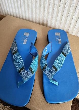 Шльопи,  шльопанці для басейну чи на пляж