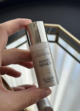 Сироватка з гліколевою кислотою sunday riley vitamin c glycolic acid treatment.