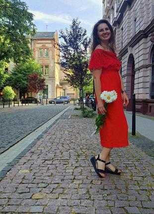 Червоне плаття